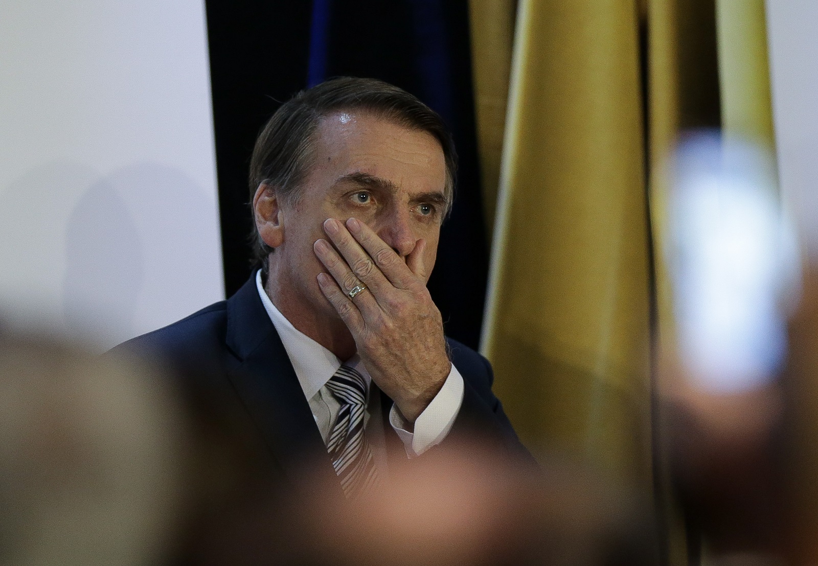 Para poupar educação, governo precisa cortar em outras áreas; militares são opção